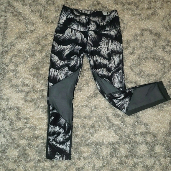 Under Armour Pants - *2 for 15*  Under Armor medium black and white leggings